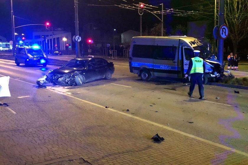 Groźny wypadek radiowozu w Sopocie. Ośmiu policjantów, kierowca i dziecko w szpitalu