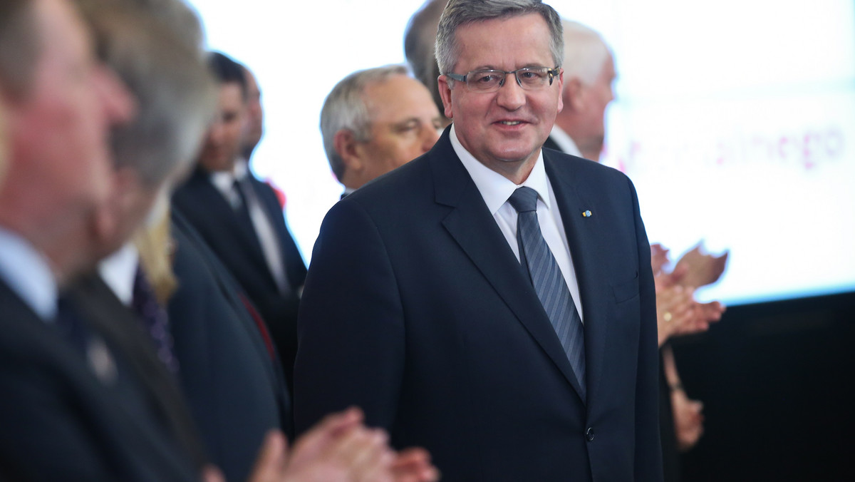 Prezydent Bronisław Komorowski, podczas rozmowy telefonicznej, pogratulował prezydent Litwy Dalii Grybauskaite zwycięstwa w wyborach prezydenckich w tym kraju - poinformowała Kancelaria Prezydenta RP.