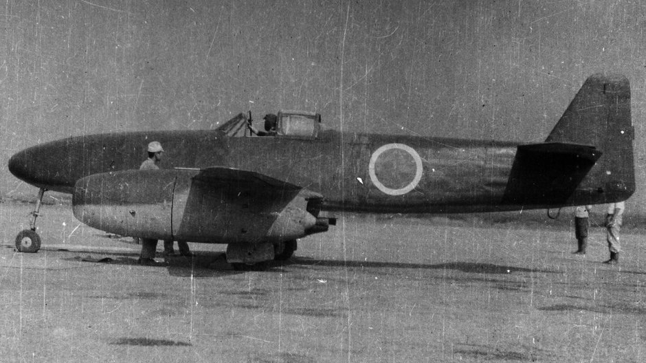 Pierwszy prototyp samolotu Kikka przygotowany do startu do drugiego lotu z bazy Kisarazu 11 sierpnia 1945 r. Start zakończył się niepowodzeniem, a samolot, podwozie i oba silniki zostały uszkodzone