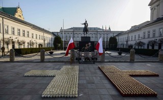 SOP: Kierowca samochodu osobowego próbował sforsować zaporę i wtargnąć na teren Pałacu Prezydenckiego