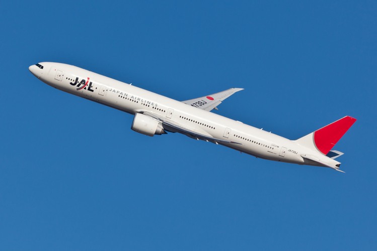 Japan Airlines - to najbardziej punktualne duże linie lotnicze na świecie w 2012 roku. 90,35 procent wszystkich lotów Japan Airlines w 2012 roku wylądowało zgodnie z rozkładem. Japan Airlines zdobyły również tytuł najbardziej punktualnej azjatyckiej linii lotniczej w ubiegłym roku.