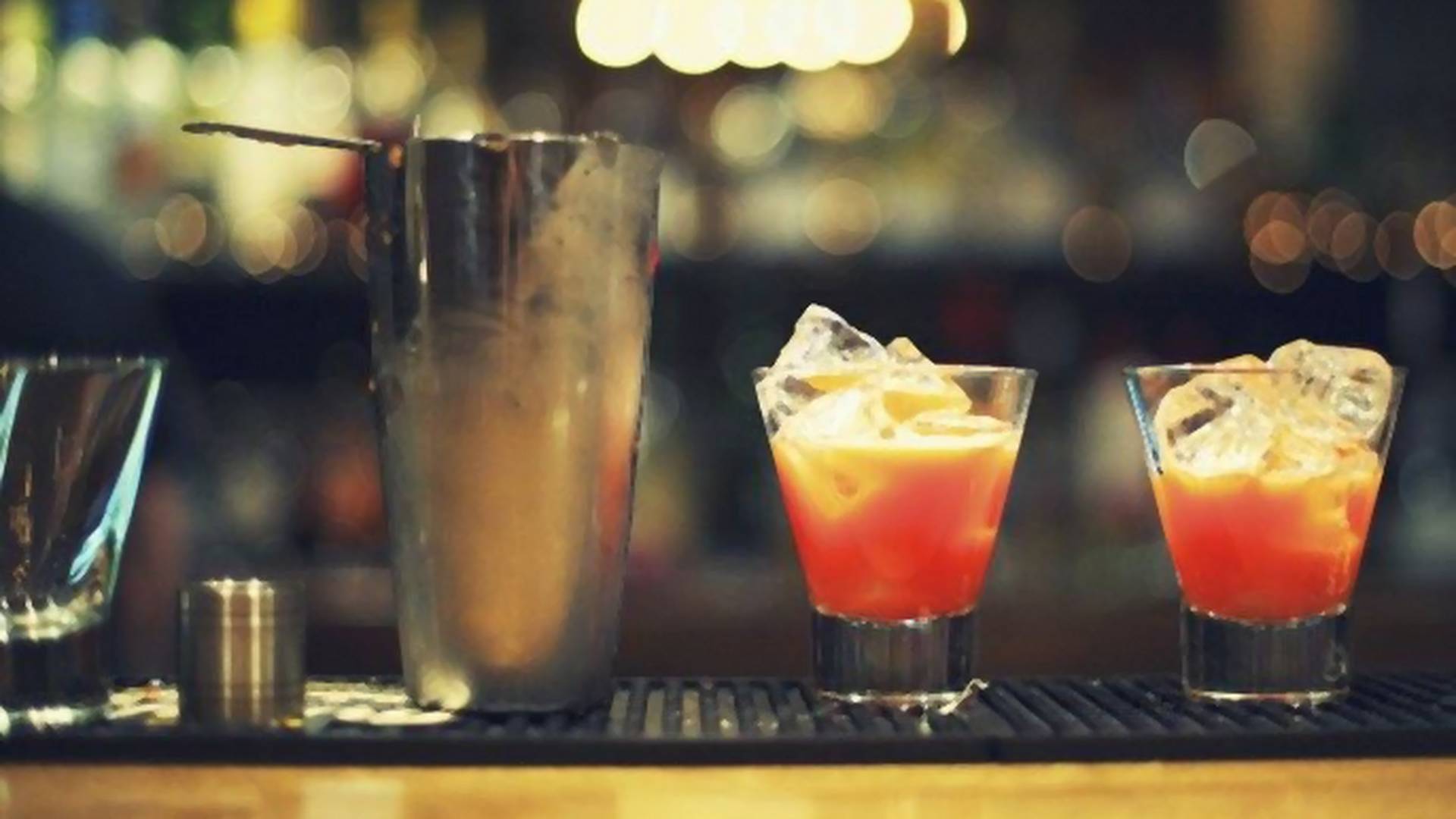 Kolorowe drinki: przepisy na udaną zabawę sylwestrową