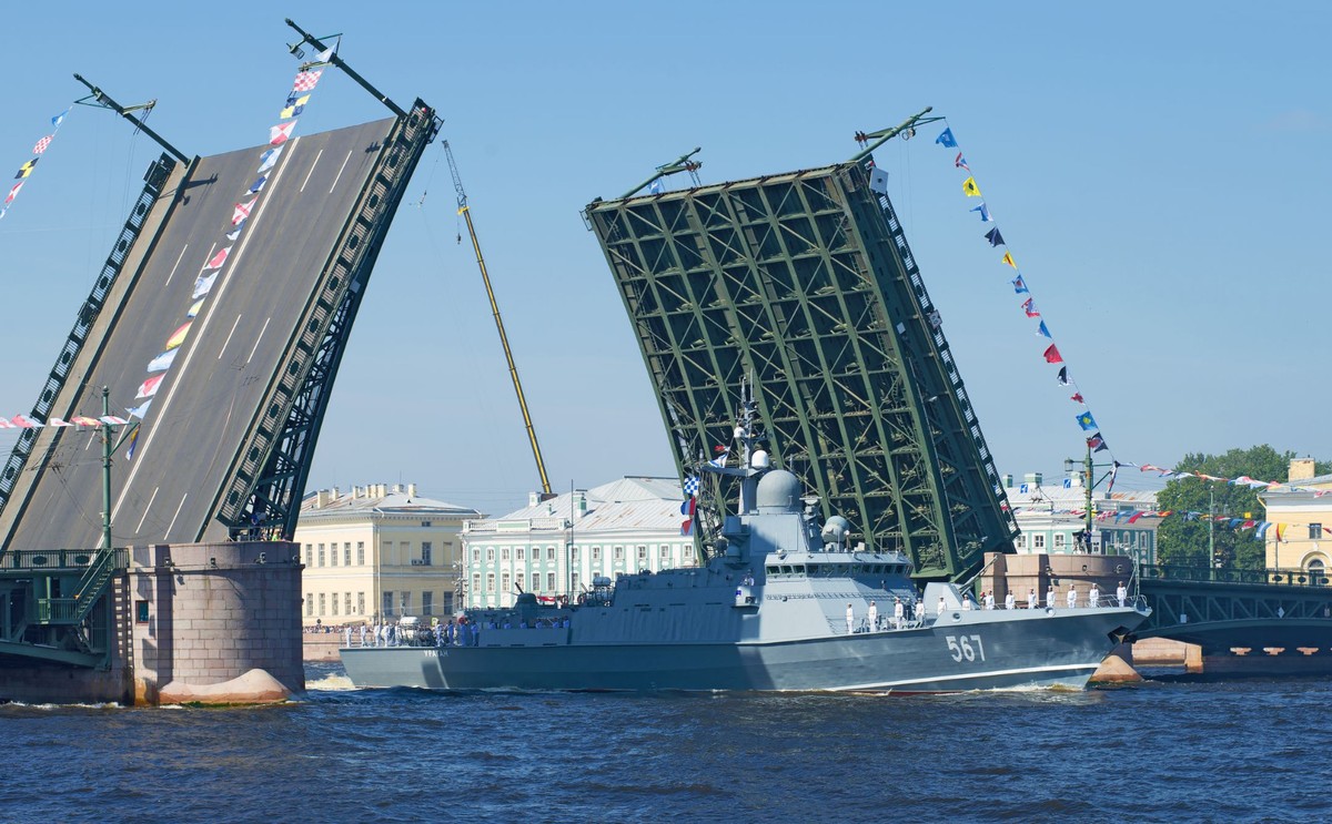 Rosyjski okręt Uragan