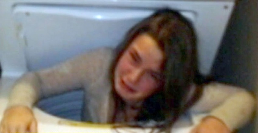 Triniti je ušla u mašinu za veš da bi se sakrila