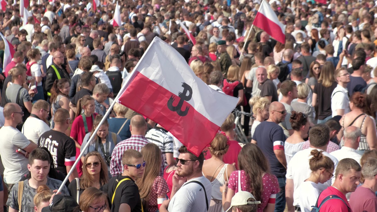 Rocznica wybuchu Powstania Warszawskiego pod hasłem "Miłość istnieje zawsze"
