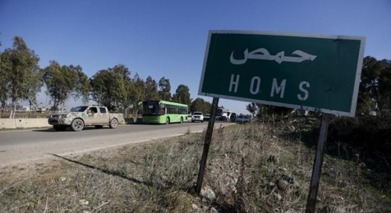 UN warns of hunger in Homs as Syrian offensive strands 120,000