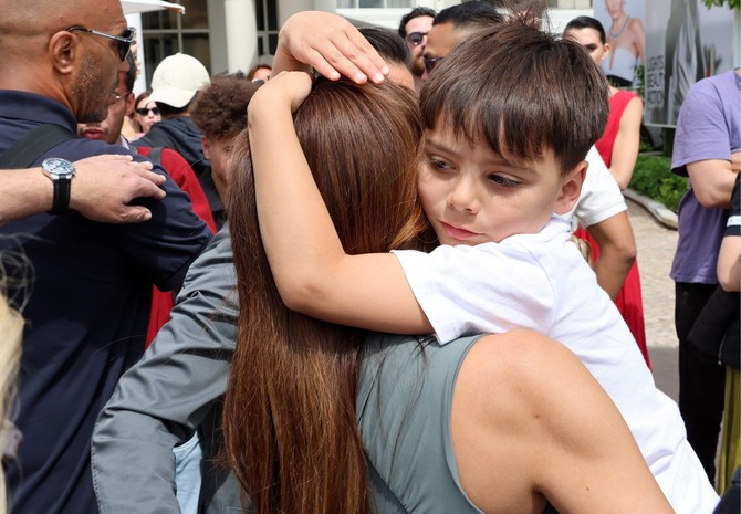 Eva Longorija sa sinom i suprugom u Kanu