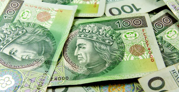 Złoty traci z powodu wzrostu globalnej awersji do ryzyka