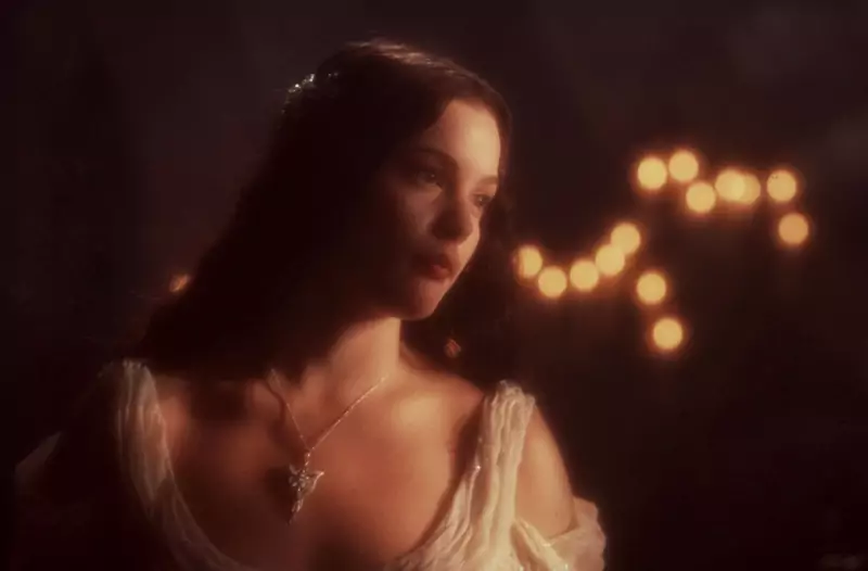 Arwena – półelfka, córka Elronda. Ukochana Aragorna, dla którego wyrzeka się swojej nieśmiertelności. / EastNews