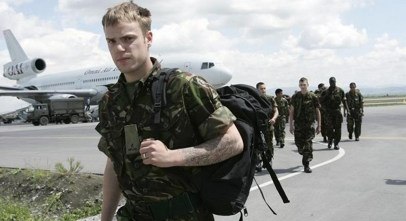 British troops arrive at Pristina airport 24 May, 2008. Britain had agreed to a NATO request to send a 600-strong reserve battalion to bolster an alliance peacekeeping force in Kosovo.