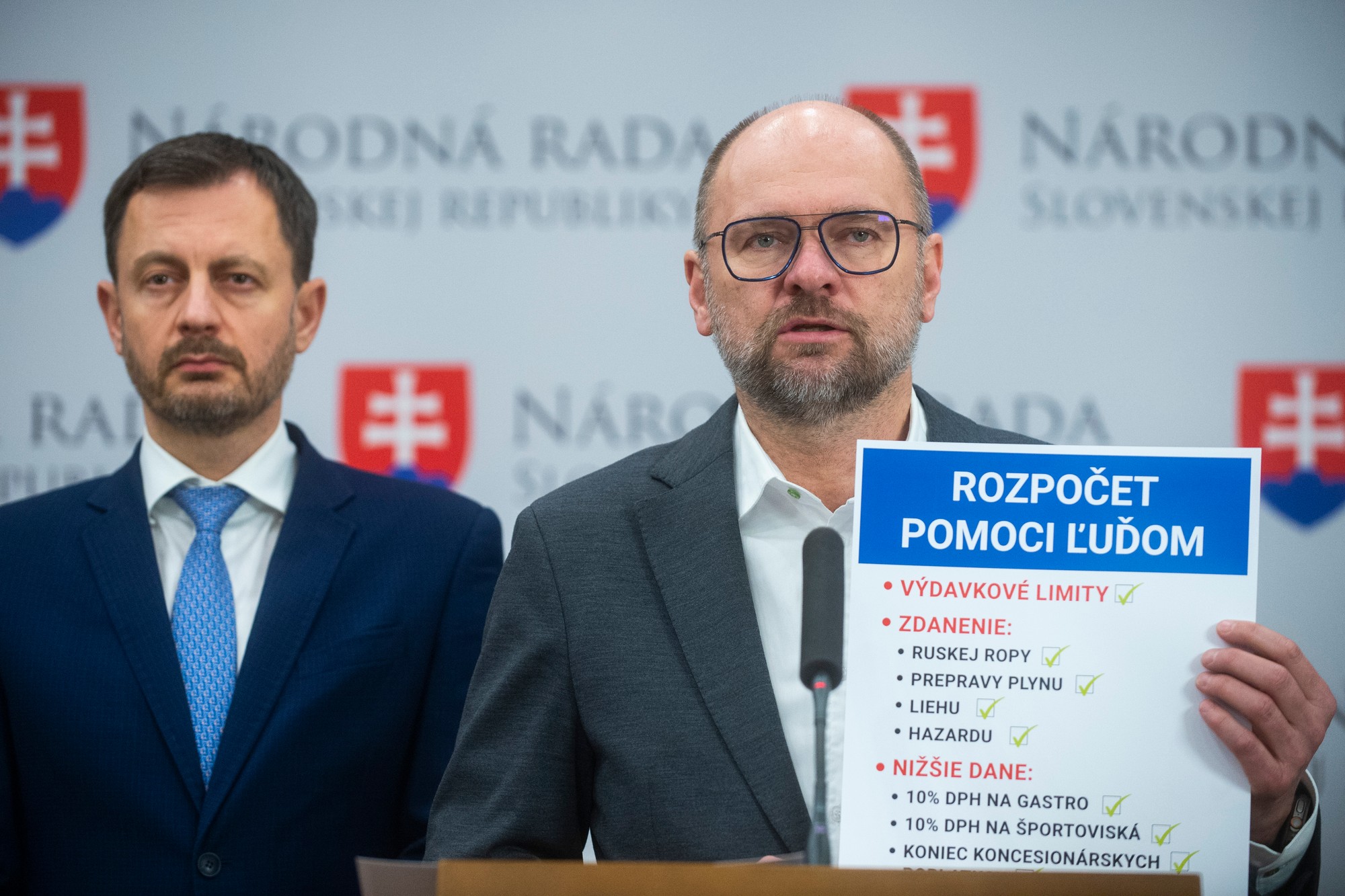 Predseda vlády SR Eduard Heger (OĽANO) a predseda SaS Richard Sulík.