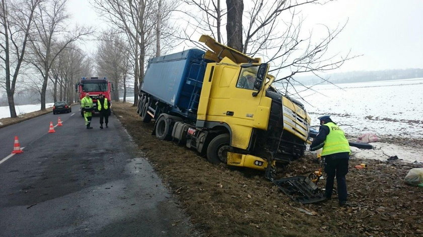 Groźny wypadek ciężarówki