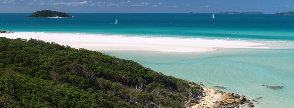 3. Whitehaven Beach w Australii. Plaża stwarza idealne warunki do odpoczynku przez cały rok.