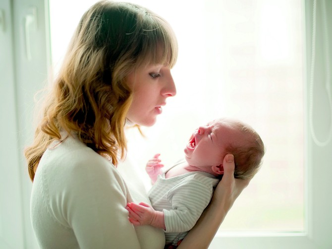 128692_stockphotoyoungmotherwithcryingbaby233134306