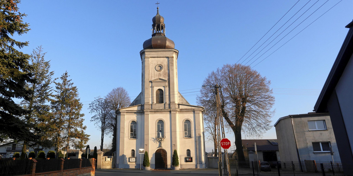 Były proboszcz z Trzcinicy miał romans z zamężną parafianką. Słał jej sprośne wiadomości i zdjęcia.