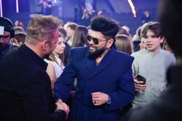 krzysztof rutkowski w nowej fryzurze obsypuje żonę diamentami