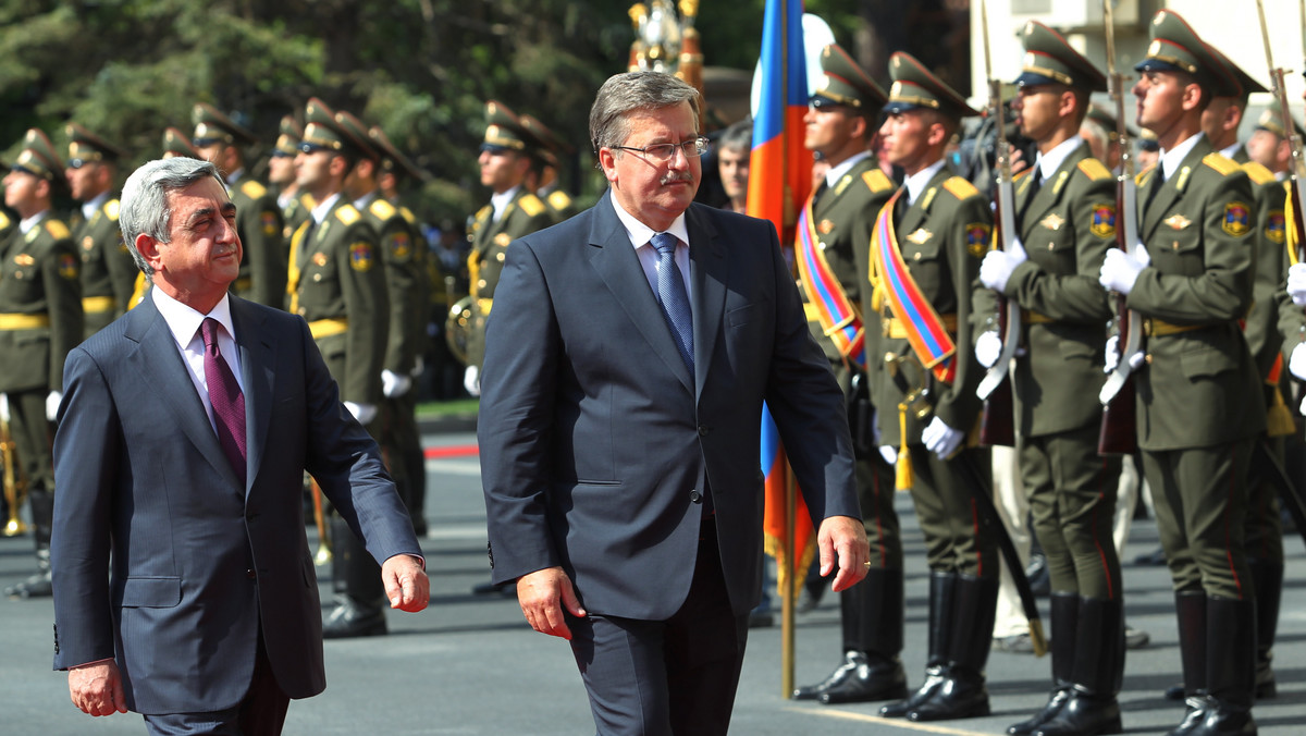 Prezydent Bronisław Komorowski złożył dziś rano kwiaty przy Pomniku Ofiar Ludobójstwa Ormian w Erywaniu. Odwiedził też Muzeum Ludobójstwa.