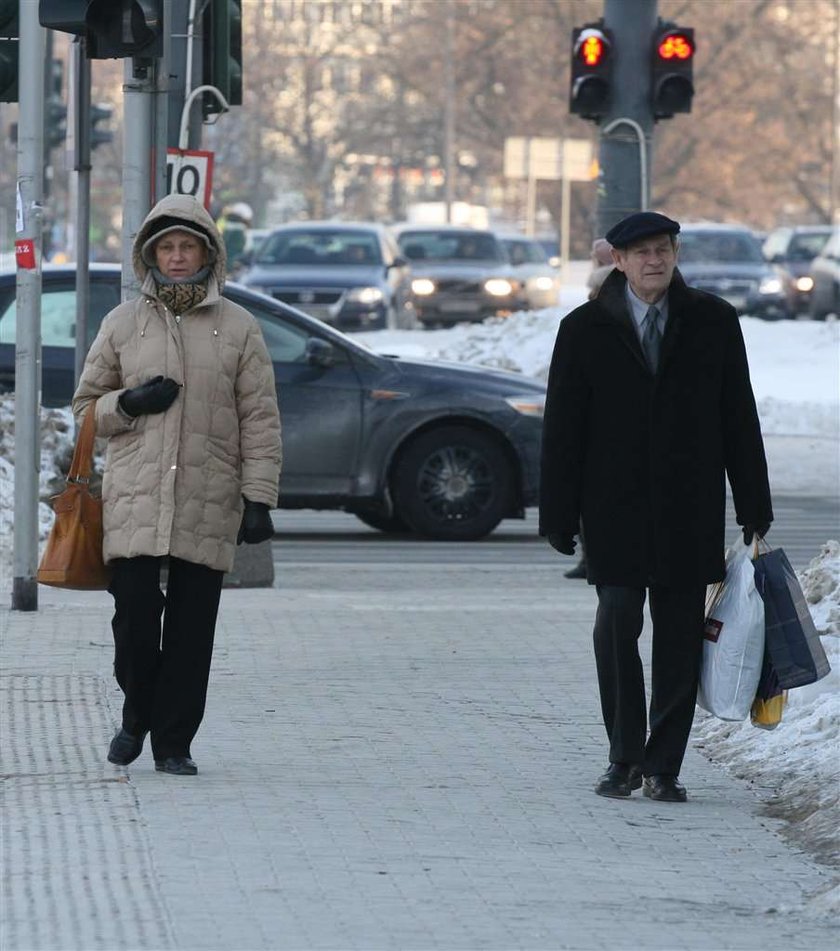 J23 na zakupach. Kloss wraca z zakupów tramwajem