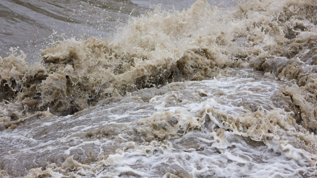 Izbiska: Alarm powodziowy. Woda przerwała wał