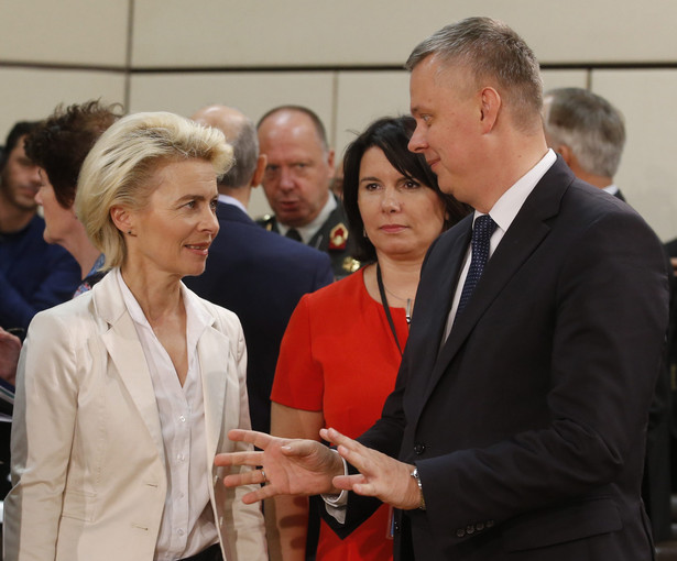 Siemoniak krytykuje Moskwę: Rosja nie powinna igrać w Syrii z ogniem