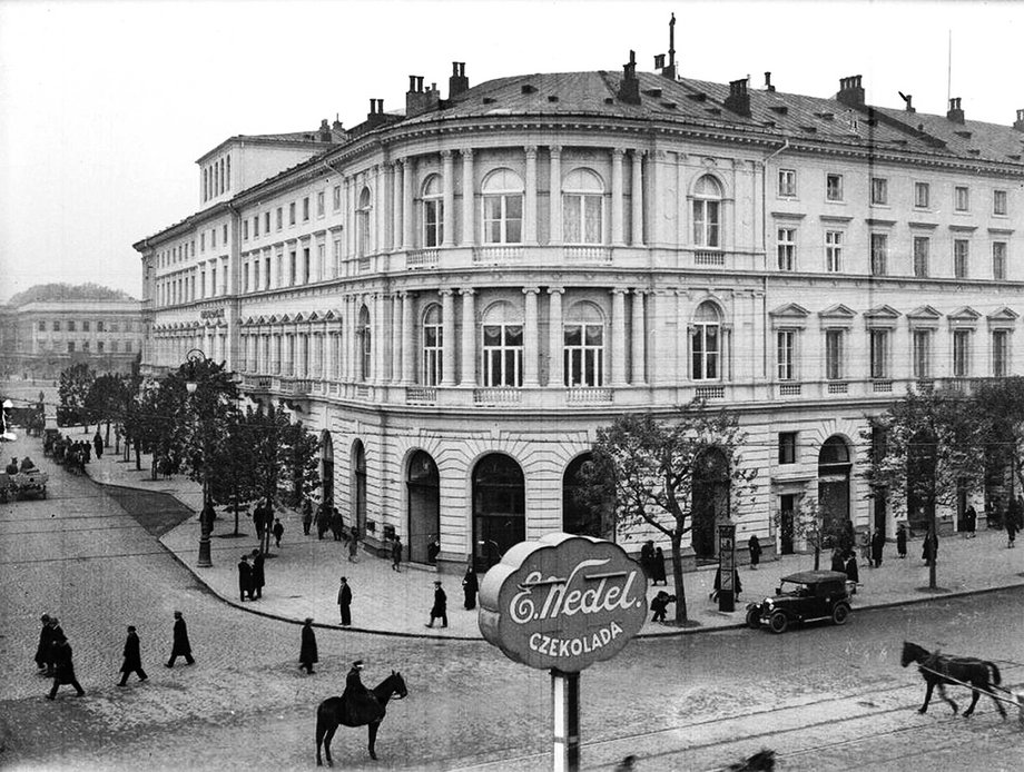 Salon Fiata w Hotelu Europejskich w latach 20-tych