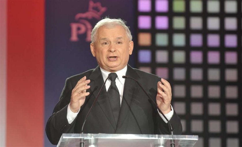 Kaczyński z rozpiętym rozporkiem. Przemawiał, gdy nagle...