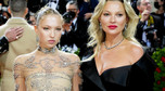 Lila Grace i Kate Moss na MET Gali