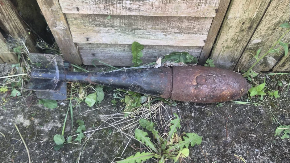 Valeri Smit je pozivala prijatelje u baštu i dozvoljavala da se igraju bombom | Foto: Ewan Barnard