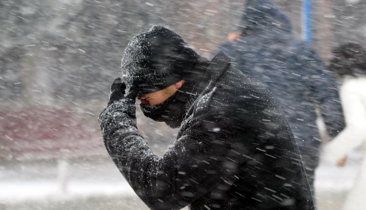 Zima zostaje z nami na dłużej. Nad Polskę nadciągają kolejne śnieżyce