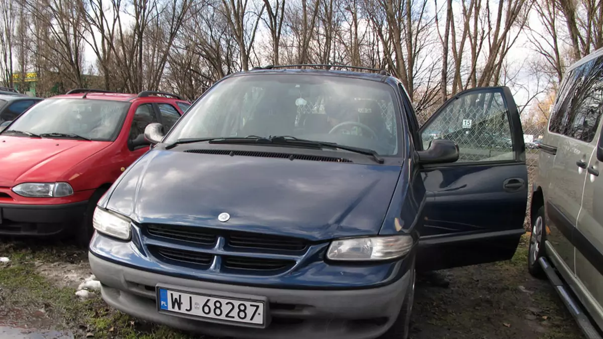 Auto z ogłoszenia: Chrysler Voyager - zardzewiały diesel czy benzyniak w dobrym stanie?