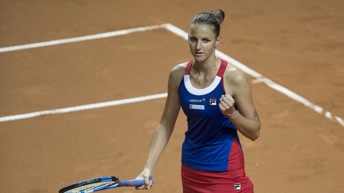 Petra Kvitova i Karolina Pliskova wygrały swoje mecze z, odpowiednio, Julią Goerges i Angelique Kerber, dzięki czemu Czeszki prowadzą w Stuttgarcie z Niemkami 2:0 po pierwszym dniu półfinału tenisowego Pucharu Federacji. Francja remisuje z kolei z USA 1:1.