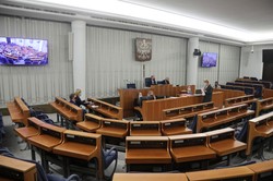 Senacka wojna o ustawę ratyfikacyjną. Grodzki: Preambuła jest zgodna z prawem