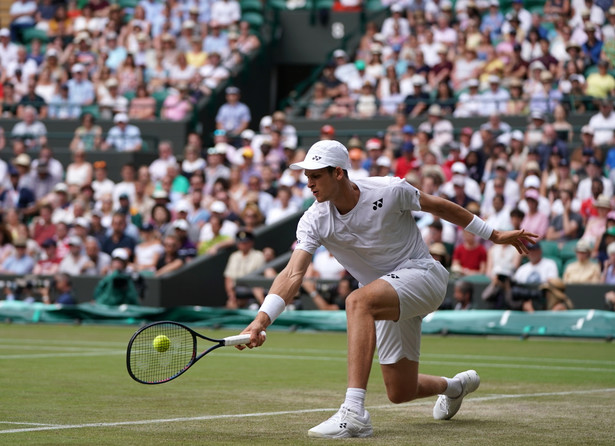 Hurkacz na Wimbledonie postawił się najlepszemu tenisiście na świecie. Djokovic musiał się napocić, by go pokonać