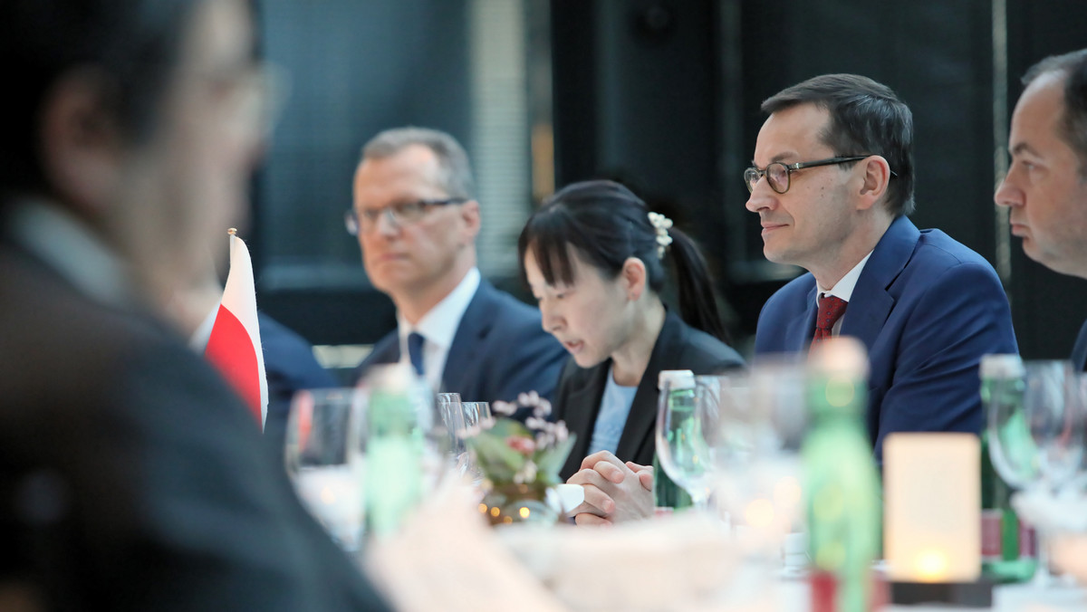 Premier Mateusz Morawiecki wieczorem spotkał się w Bratysławie z szefem japońskiego rządu Shinzo Abe. Podczas spotkania politycy mieli rozmawiać o perspektywach rozwoju współpracy gospodarczej.