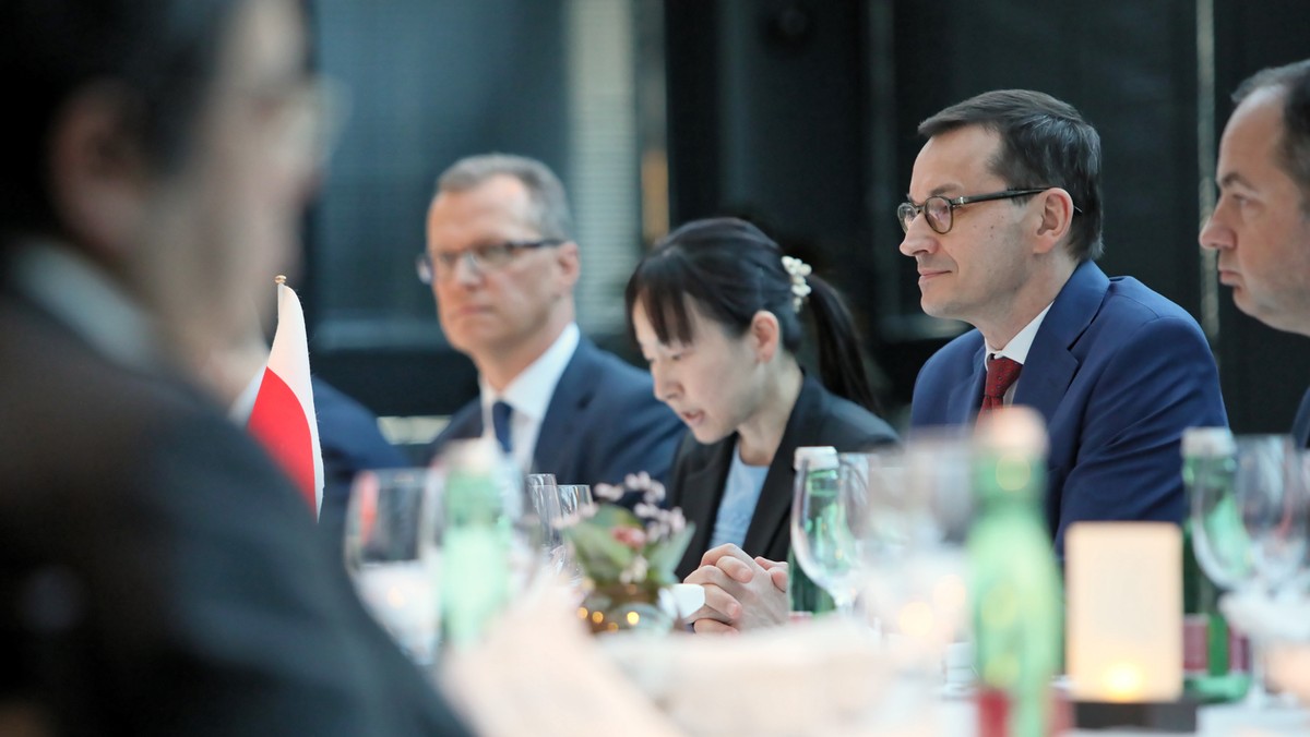 Premier Mateusz Morawiecki wieczorem spotkał się w Bratysławie z szefem japońskiego rządu Shinzo Abe. Podczas spotkania politycy mieli rozmawiać o perspektywach rozwoju współpracy gospodarczej.