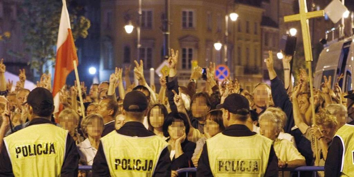 Sześć osób będących pod wpływem alkoholu trafiło do izby wytrzeźwień po nocnej manifestacji przed Pałacem Prezydenckim