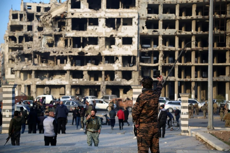 Sirijski pobunjenici u Homsu 8. decembra 2024.