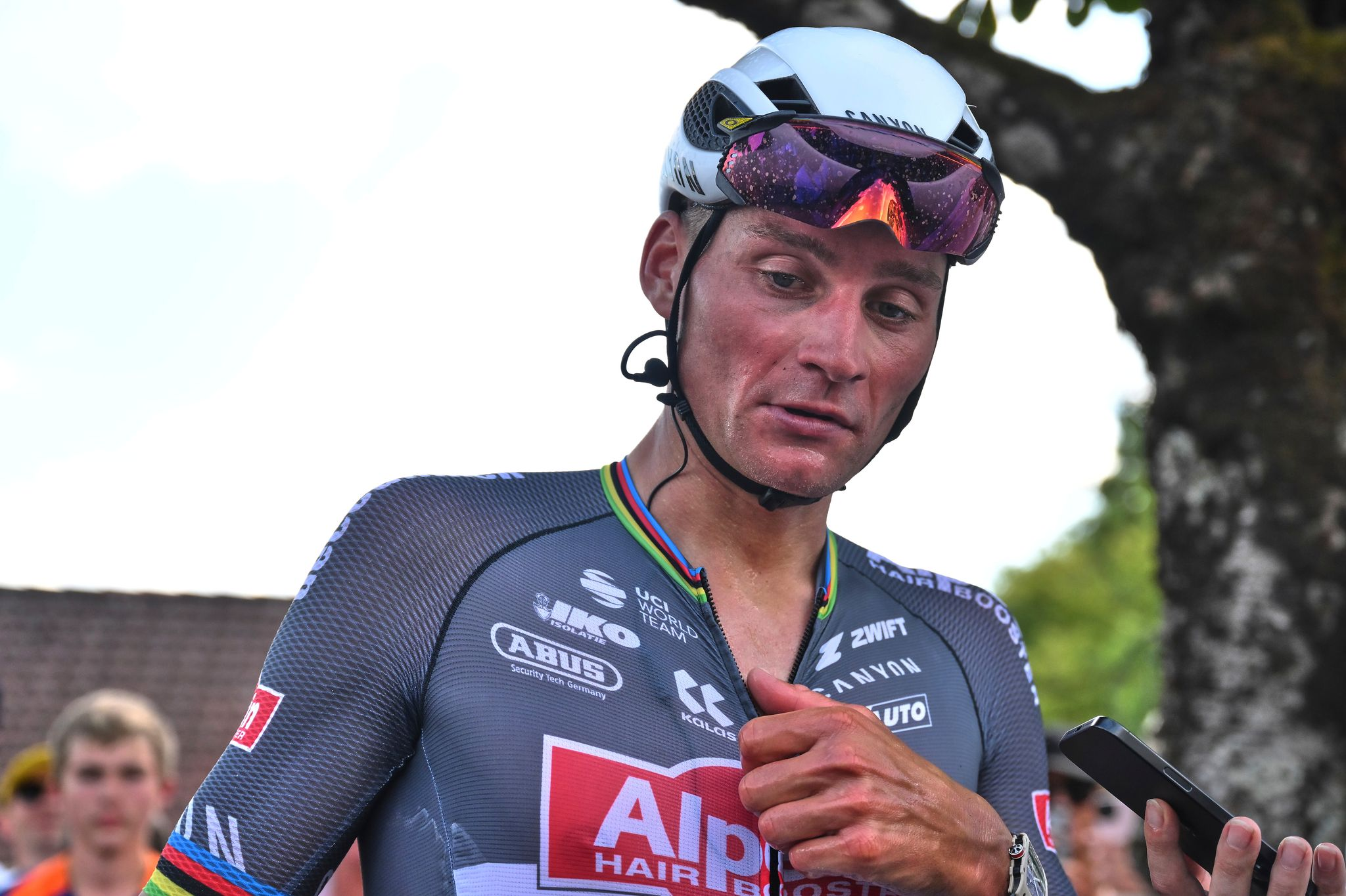 Van der Poel gibt Tour de France wegen Lungenentzündung auf