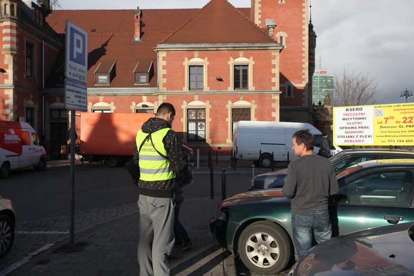 Pałtny parking pod dworcem