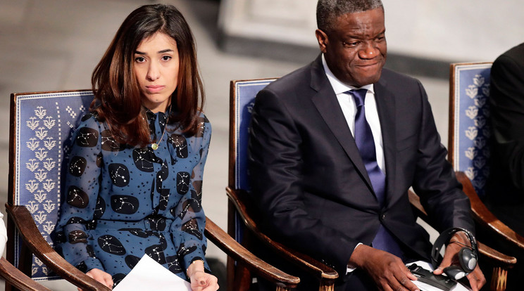 A 2018. október elején Nobel-békedíjjal jutalmazott Nadia Murád iraki kurd emberi jogi aktivista és Denis Mukwege kongói sebész-nőgyógyász a Nobel-békedíj átadási ünnepségén az oslói városházán /
MTI/EPA/Berit Roald