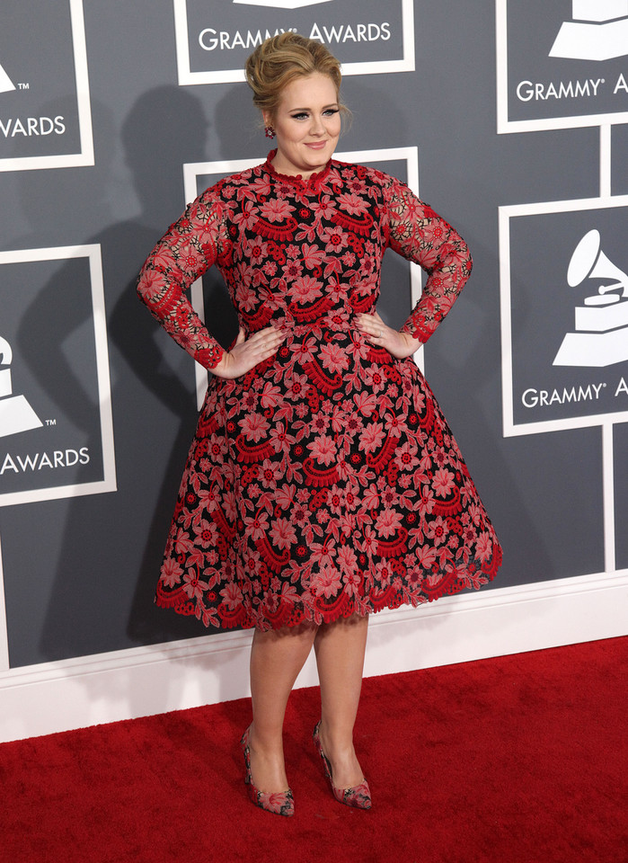 Adele w barokowej sukience