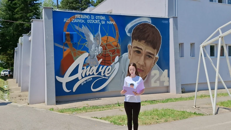 Andrejeva drugarica pročitala je pesmu koju su mu posvetili