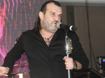 PRVI PUT U JAVNOSTI NAKON PRIVOĐENJA: Evo kako Aca Lukas reaguje na objavu zvaničnih papira iz Švedske!