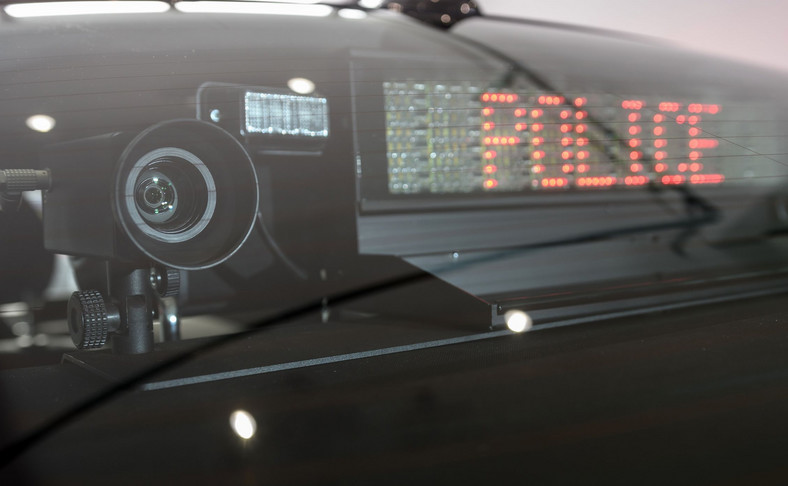 Radiowóz patrzy także do tyłu – kamerkę zainstalowano z lewej strony BMW