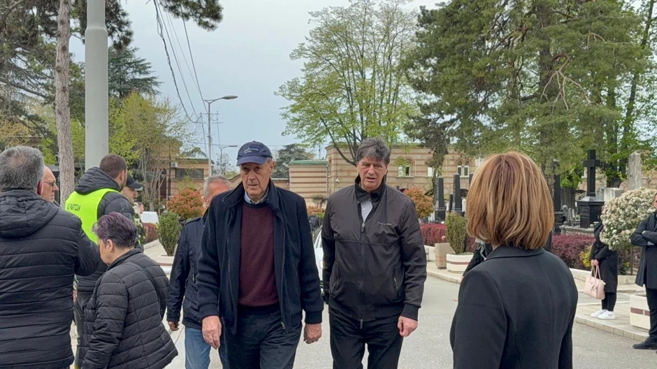 Žarko Zečević na sahrani Duška Vujoševića