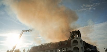 Płonie hotel pod Warszawą [ZDJĘCIA]