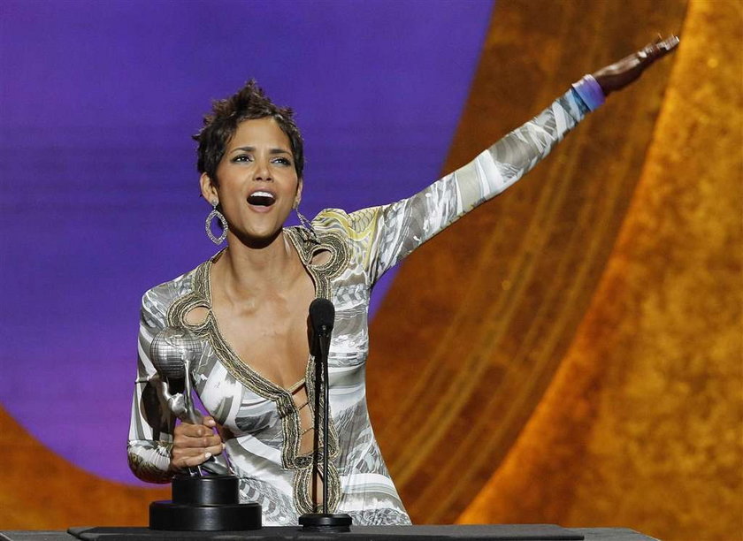 Odważny dekolt Halle Berry