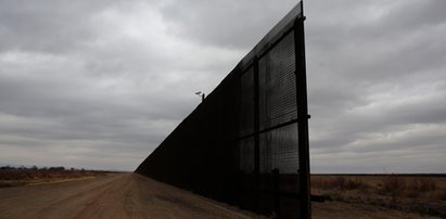 Donald Trump przystępuje do prac nad murem