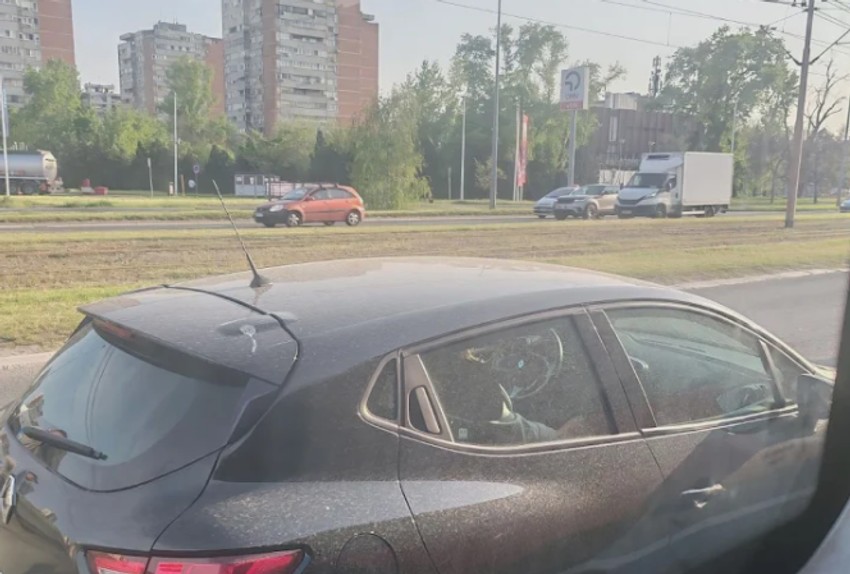 Prljava kiša na automobilima u Beogradu