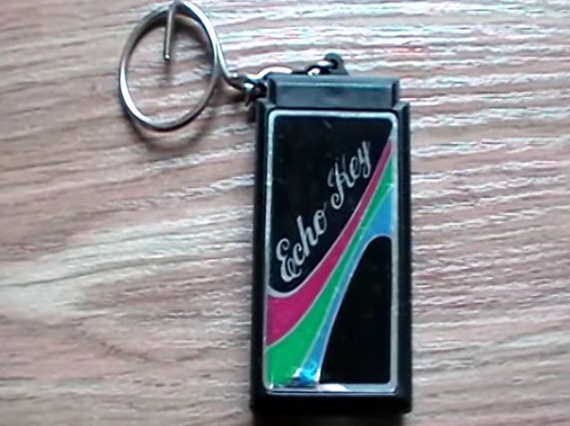 Elektroniczny grający breloczek (echo key)